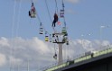 Koelner Seilbahn Gondel blieb haengen Koeln Linksrheinisch P460